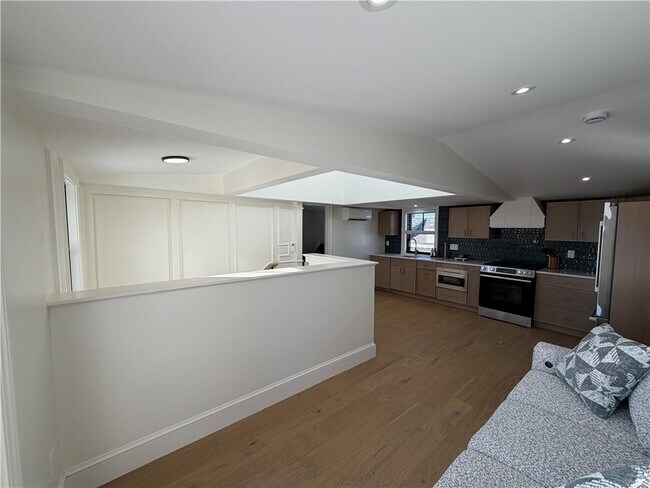 Building Photo - 9-9 Dearborn St