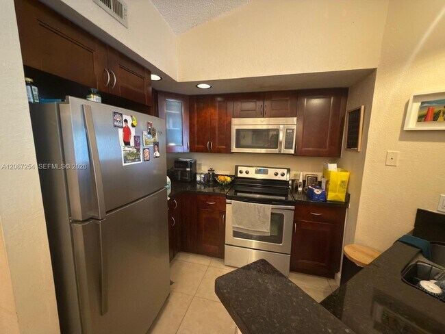 Building Photo - 12760 Vista Isles Dr