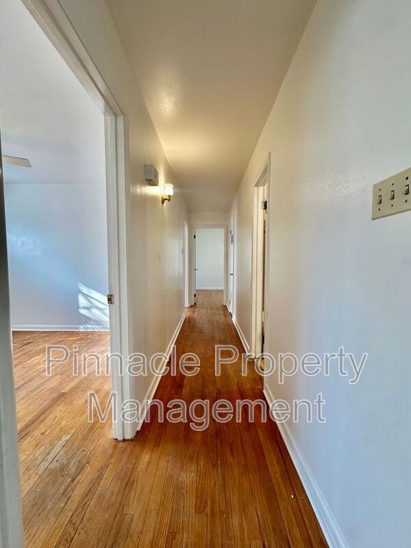 Building Photo - 2620 Yale Ave