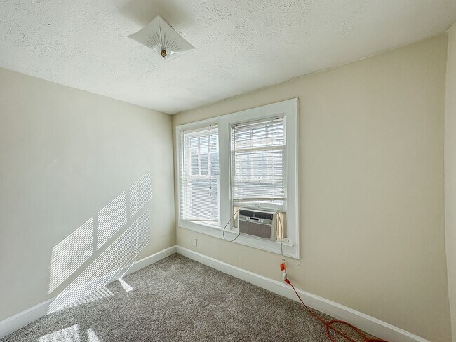 Building Photo - 508-508 Emerson Ave