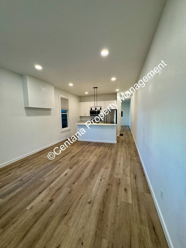 Building Photo - 722 S Montana St