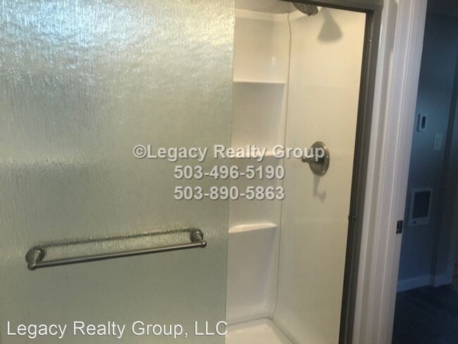 Building Photo - 4 br, 2 bath House - 3935 SE Harrison St