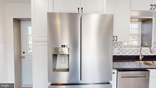 Building Photo - 40750 King Dr