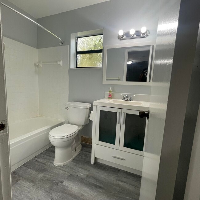 Building Photo - 3427 NW 47th Ave