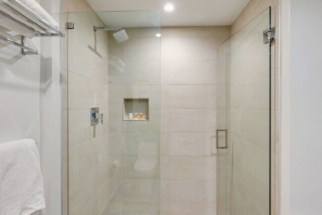 Building Photo - 777 N Ocean Dr