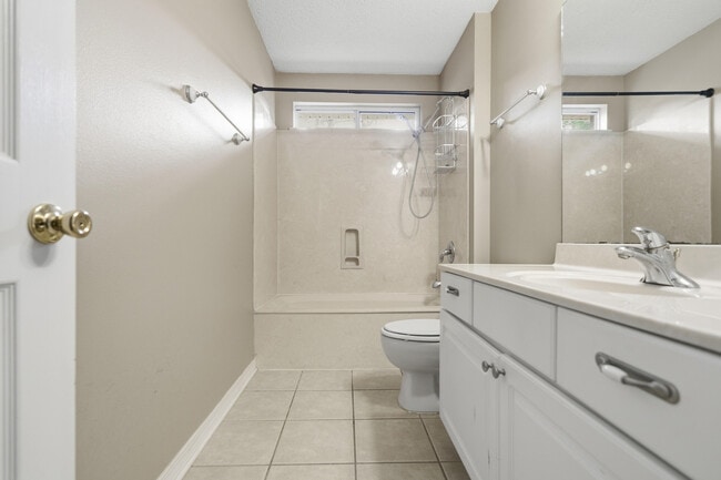 Building Photo - 2490 Pepper Dr