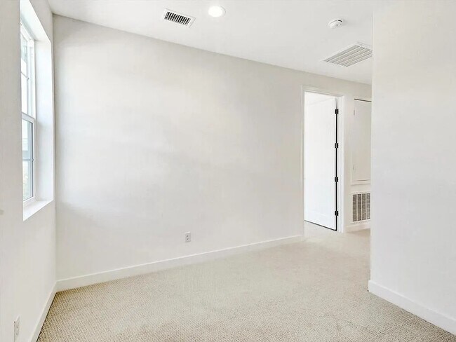 Building Photo - 6574 Tesla Ln
