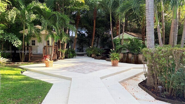 Building Photo - 2301 S Miami Ave