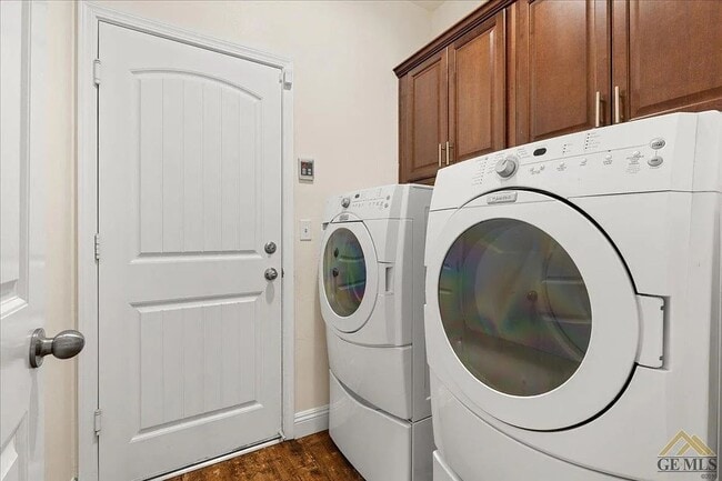 Building Photo - Charming NW Home with 3-Car Garage in Desirable Neighborhood