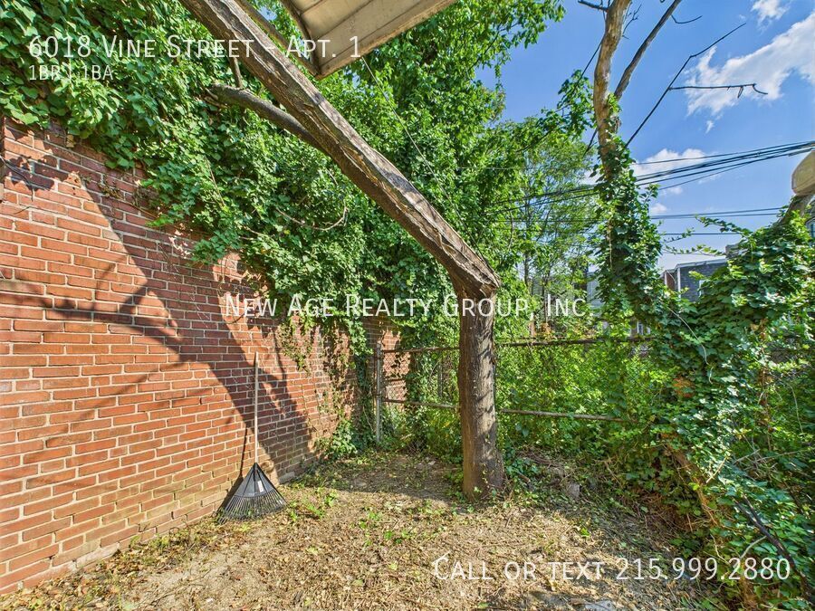 Building Photo - 6018 Vine St