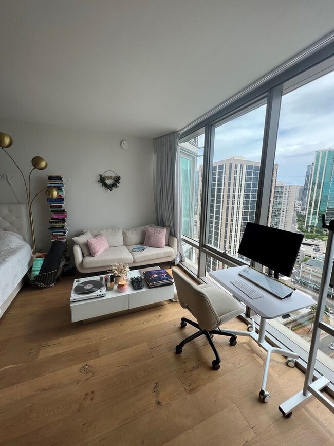 Building Photo - Central AC. Two Swimming Pools. Ocean view. (RRLLC)