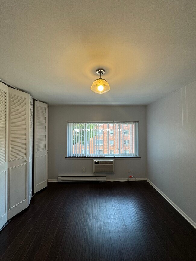 Building Photo - 3825 N Pine Grove Ave