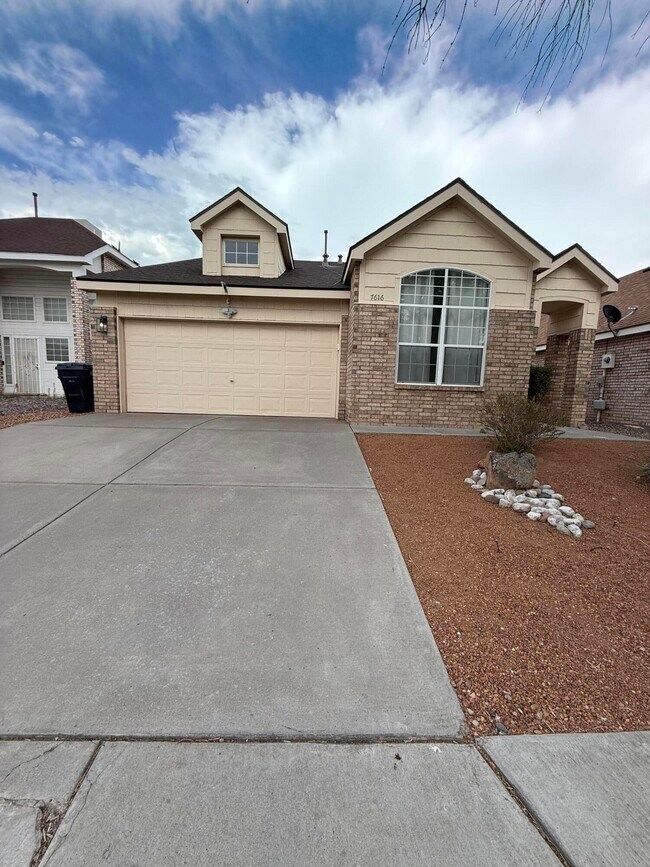 Building Photo - 7616 Copperfield Dr NE