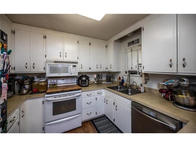 Building Photo - 1142 Cheery Ln NE