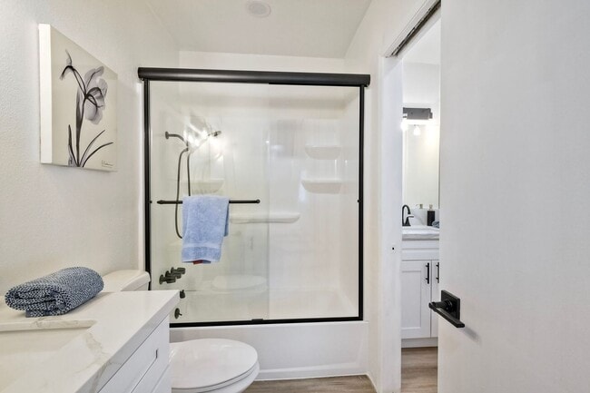 Building Photo - Charming Remodeled 2-Bed / 1.5-Bath Condo ...