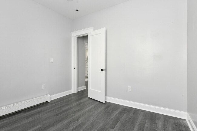 Building Photo - 540 61st St