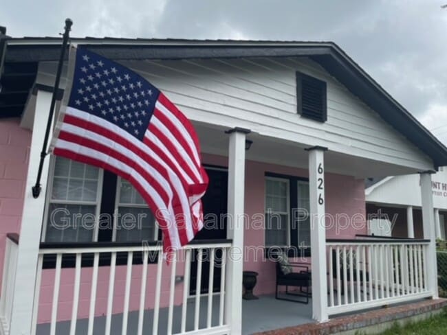 Building Photo - 626 E Waldburg St