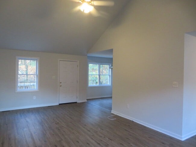 Building Photo - Dinwiddie VA