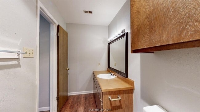 Building Photo - 2803 Longmire Dr