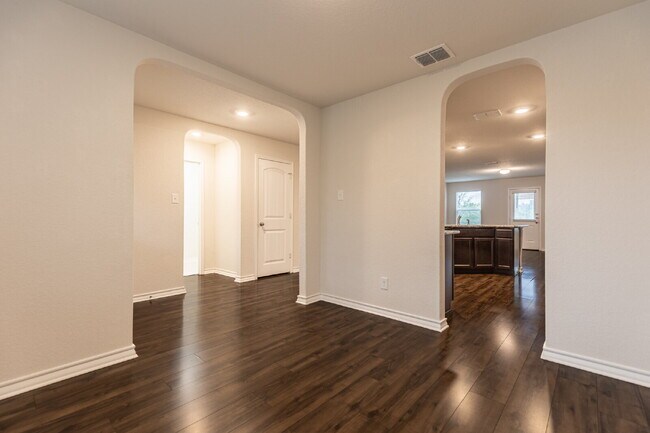 Building Photo - 2918 Lindenwood Run