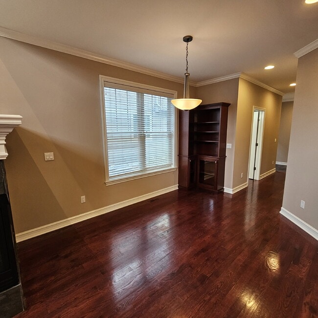 Building Photo - 3 Bedroom, 2.5 Bath Townhome Near Lake St. Clair with Finished Basement, Attached Oversized 2 Car...