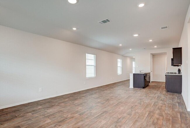 Building Photo - 121 Roanwood Dr