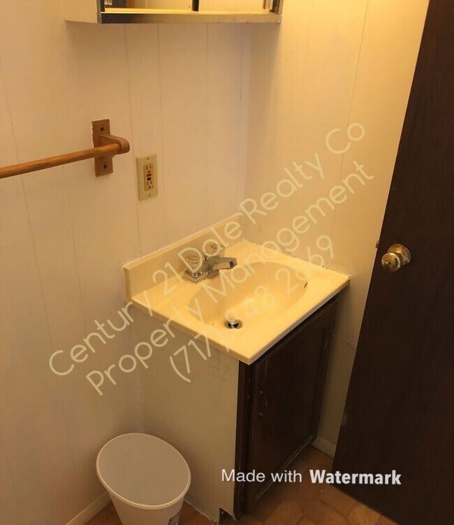 Building Photo - Clean 1 Bedroom w/ Utilities Included