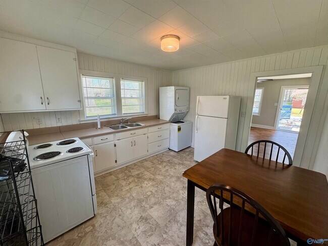 Building Photo - 518 Lawson St