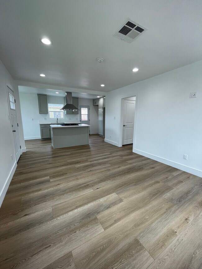 Building Photo - 14402 S Cookacre St