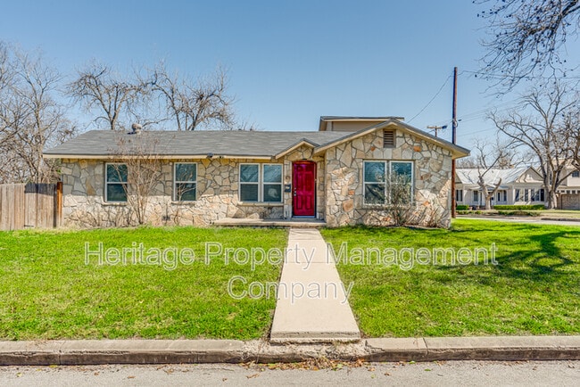 Building Photo - 479 S Sycamore Ave