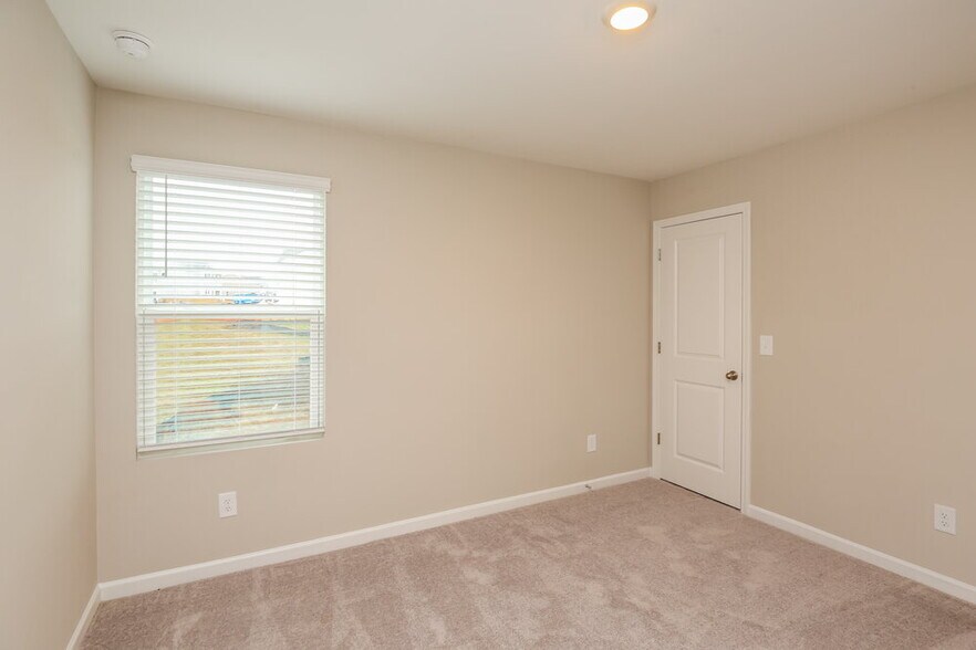 Building Photo - 247 Pond Ct