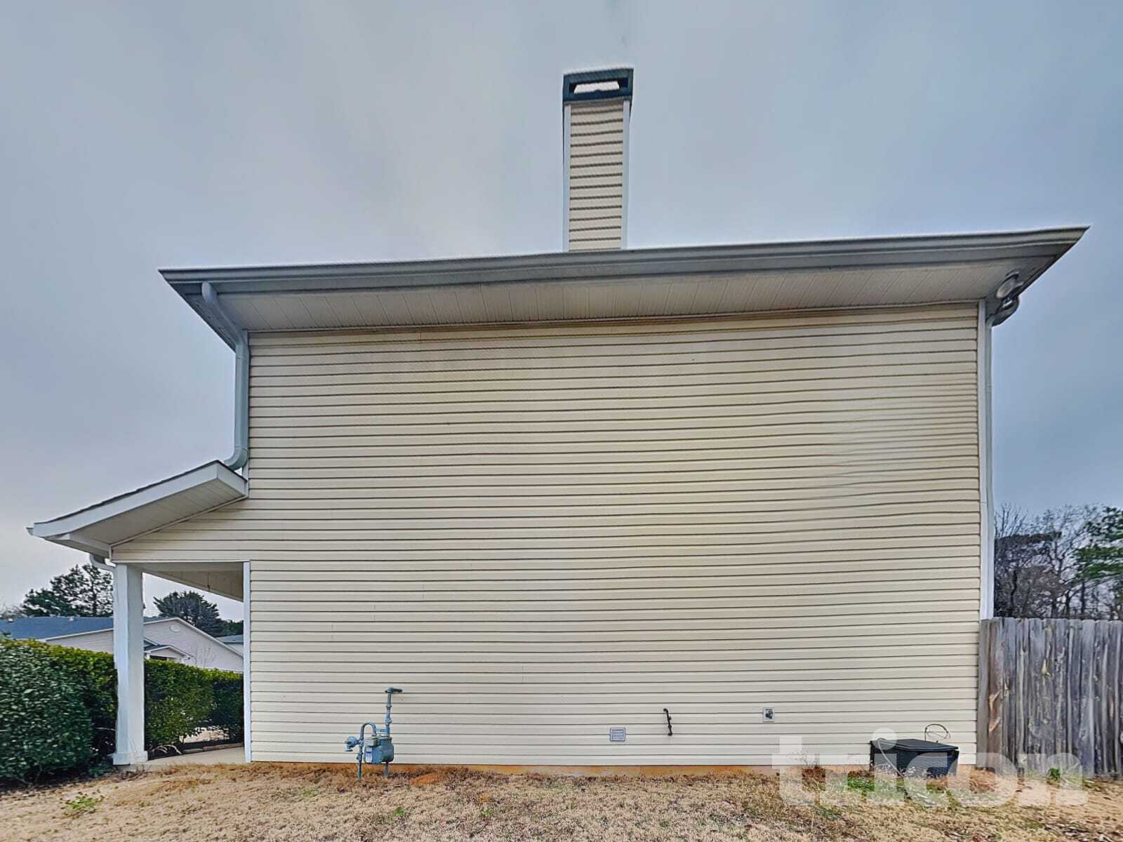 Building Photo - 2000 Farm Hill Ct