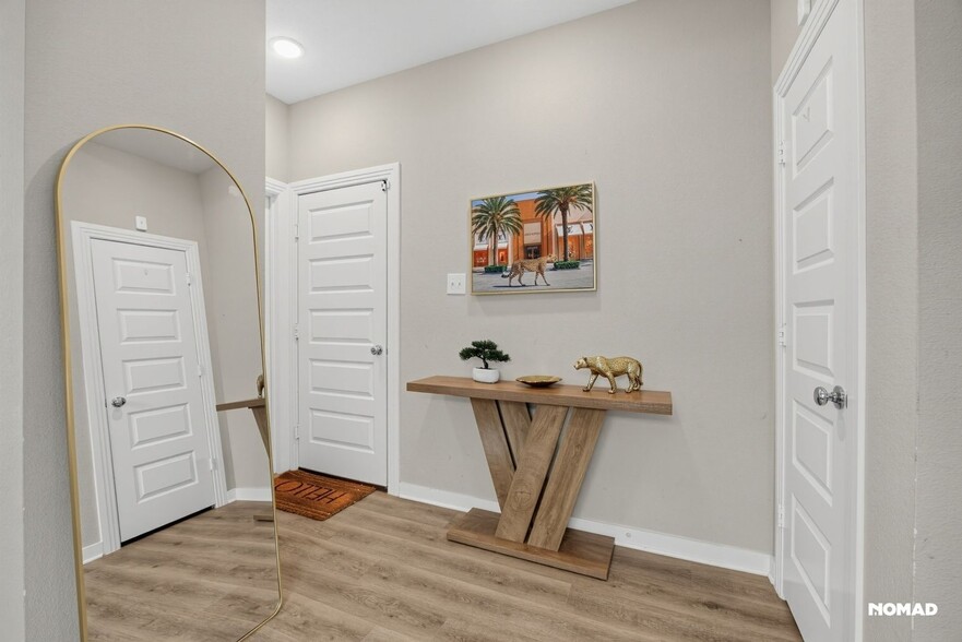 Building Photo - 3958 Oak Crk Cir