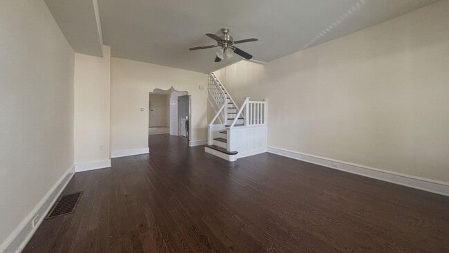 Building Photo - Newly Renovated 4BED 1.5BTH / Stainless Steel Appliances & Washer/Dryer Hookup!