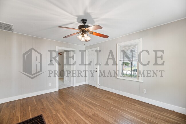 Building Photo - 1532 S Edwards St