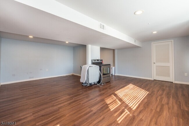 Building Photo - 18 Devon Dr