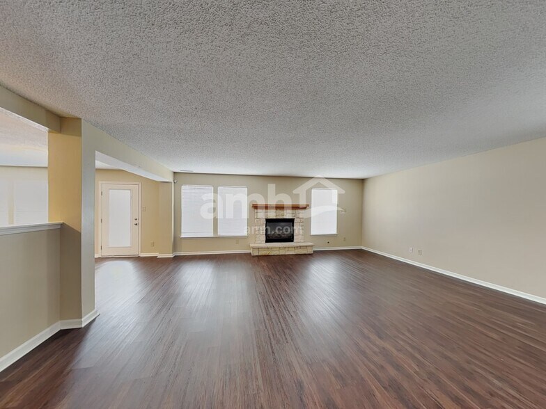 Building Photo - 10798 Cyrus Dr