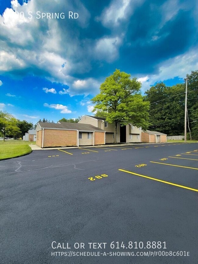 Building Photo - 890 S Spring Rd