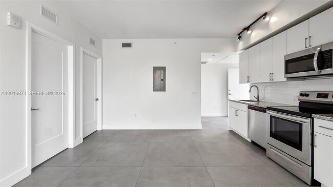 Building Photo - 1536 NW 15th Ave