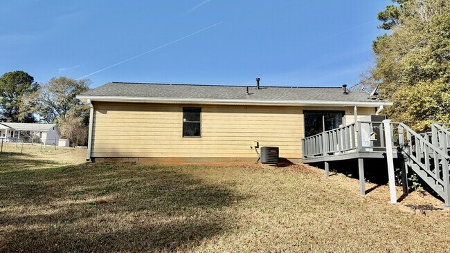 Building Photo - 110 Central Lake Dr