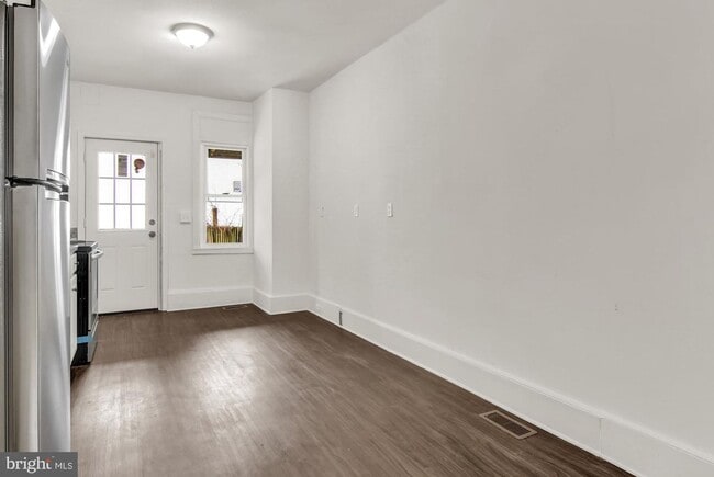 Building Photo - Coming Soon! Charming 3 Bedroom, 1.5 Bath ...