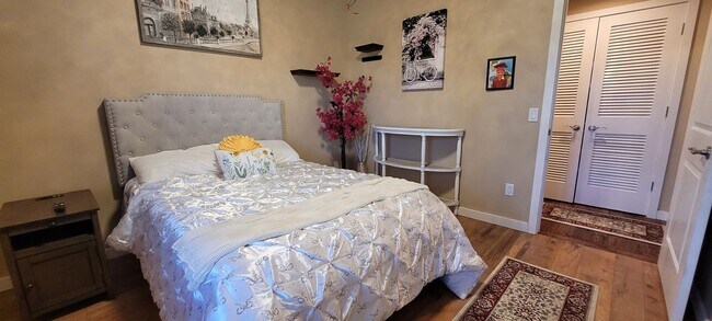 Building Photo - 2 Bedroom Furnished Monterra Condo