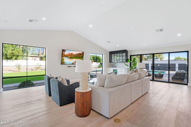 Building Photo - 3842 E San Miguel Ave