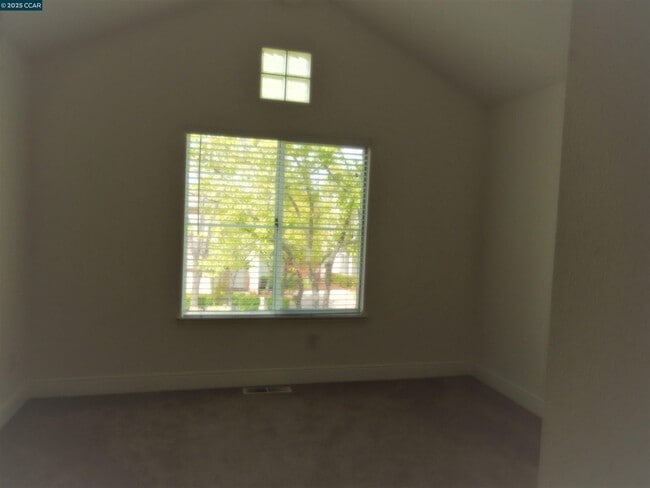 Building Photo - 6198 Lakeview Cir