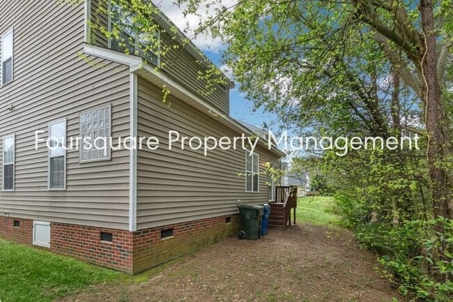 Building Photo - Single Family Home| 1st Floor Master Bedro...