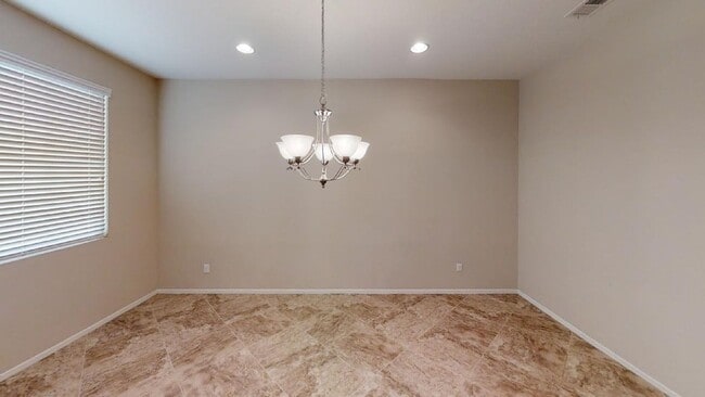 Building Photo - Singleton Heights 4 bedroom 3 1/2 bath Home