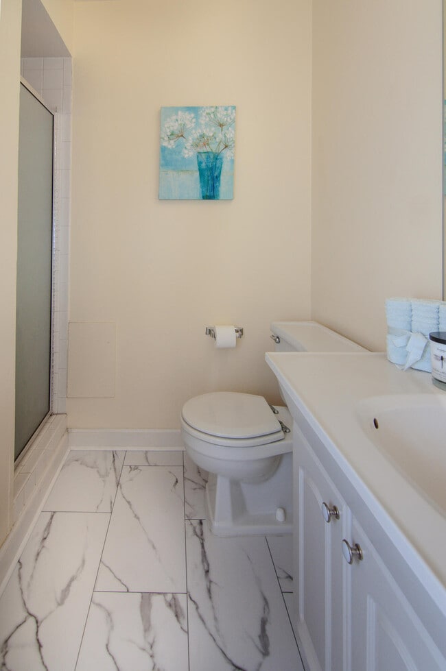Building Photo - 609 Watersedge Dr