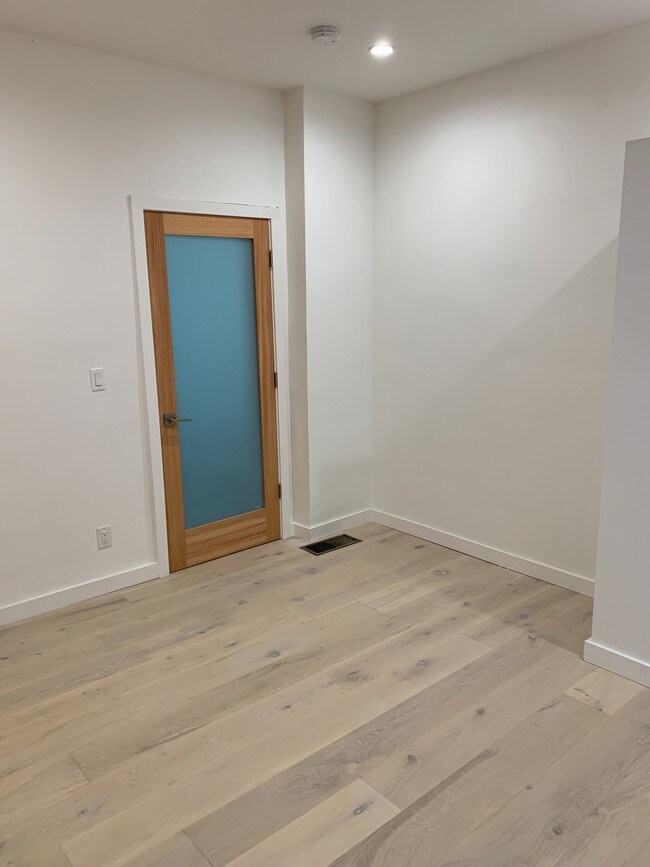 Bedroom 1 - 42 Navy St