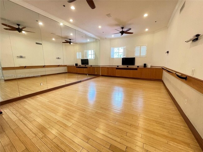 Building Photo - 3255 NE 184th St