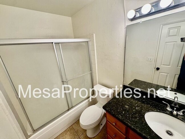 Building Photo - 677 E Highland Ct